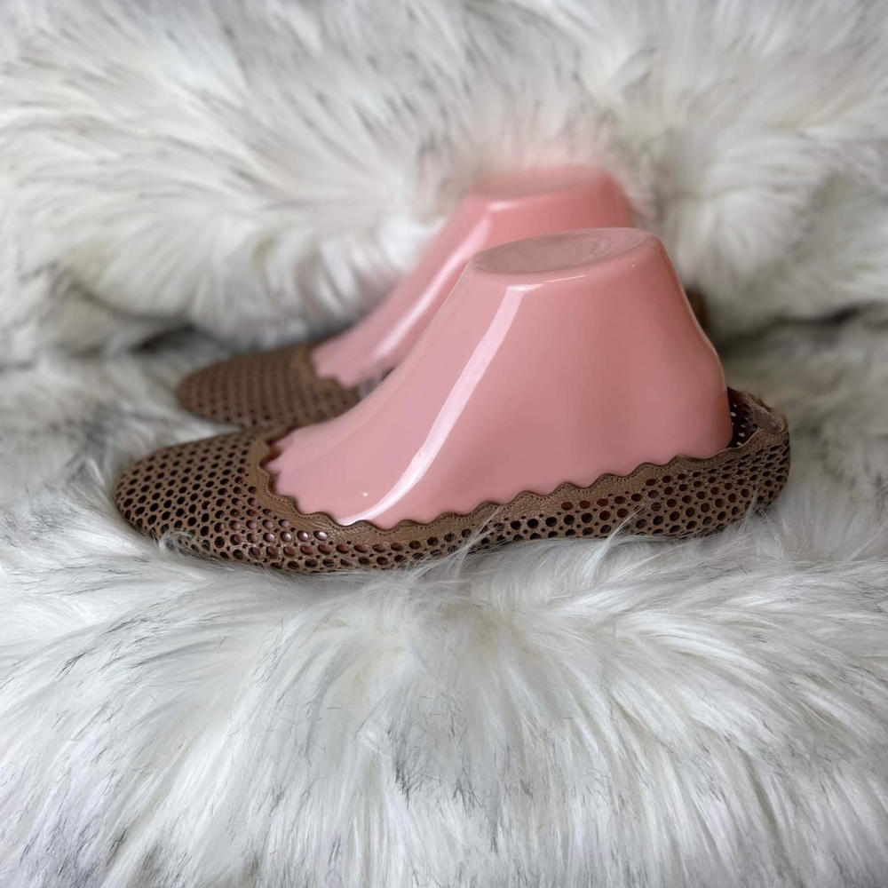 Chloe cutout scalloped flats sz 40.5 - Picture 3 of 9